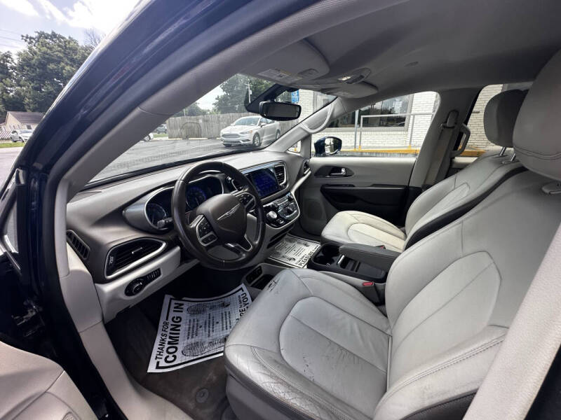 2017 Chrysler Pacifica Touring-L