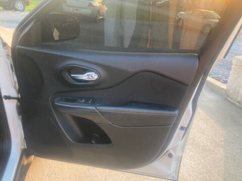 2016 Jeep Cherokee Sport