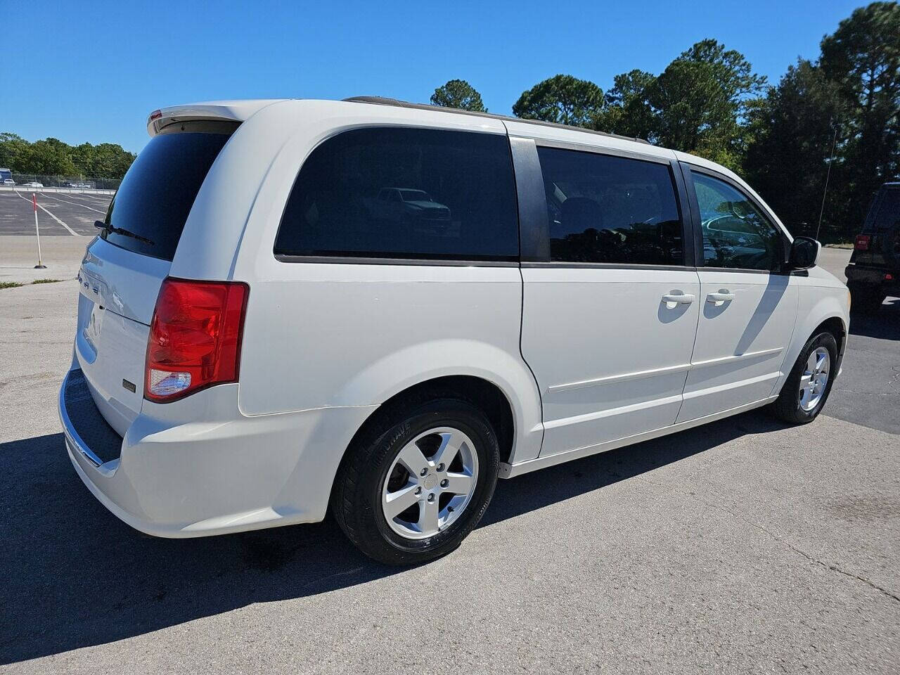 Off White 2012 Dodge Grand Caravan SXT SXT 4dr Mini-Van 1