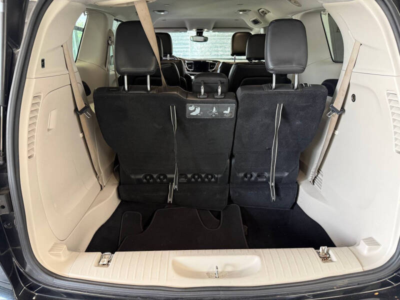 2017 Chrysler Pacifica Touring-L