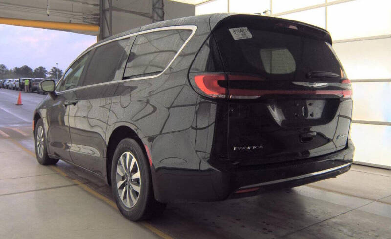2024 Chrysler Pacifica Plug-In Hybrid Select