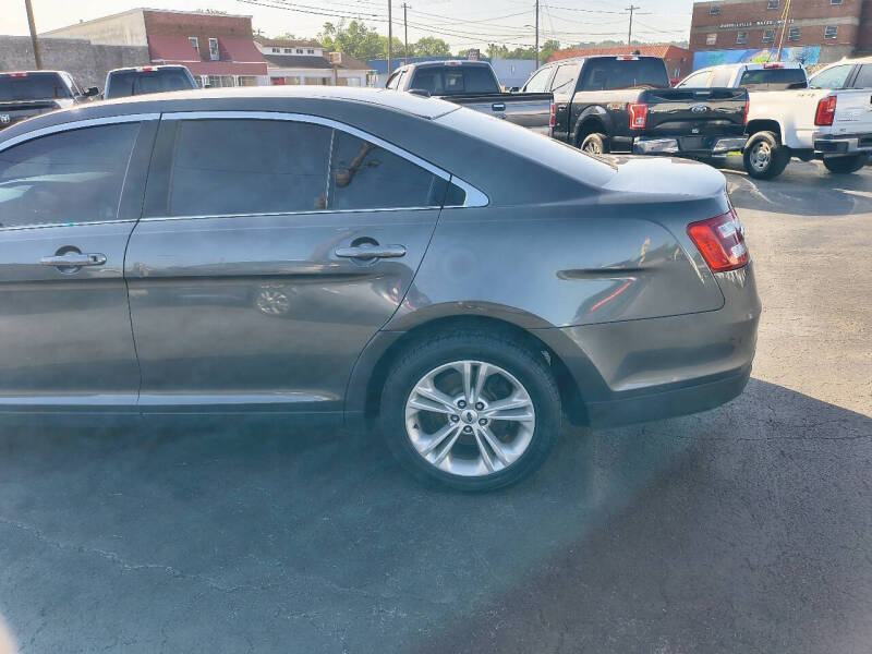 2018 Ford Taurus SE