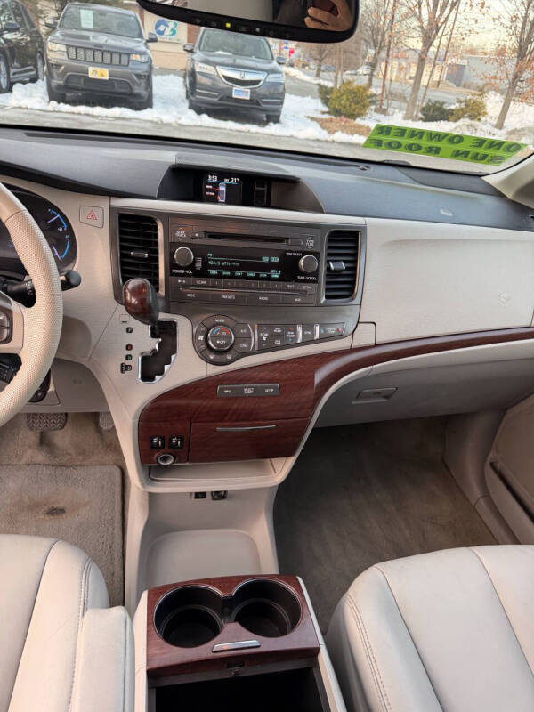 2014 Toyota Sienna XLE 7-Passenger