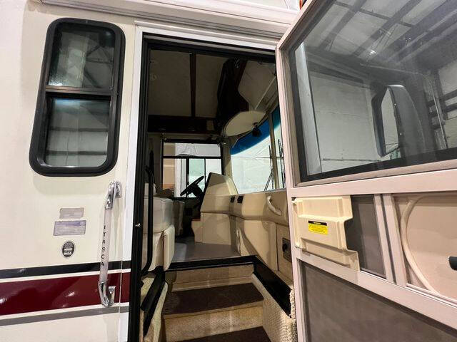 2002 Freightliner XC Chassis