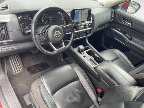 2022 Nissan Pathfinder SL