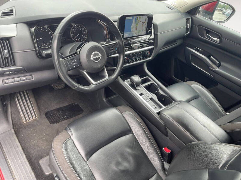 2022 Nissan Pathfinder SL