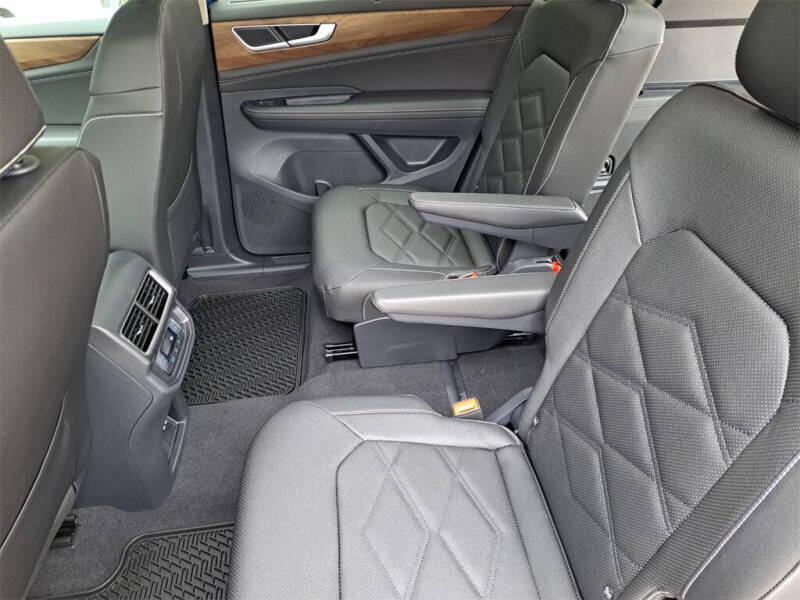 2025 Volkswagen Atlas SE