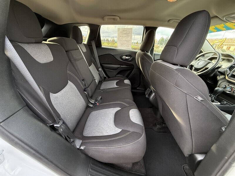 2017 Jeep Cherokee Sport