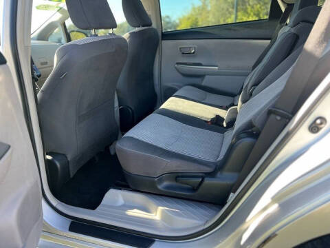 2015 Toyota Prius v Three