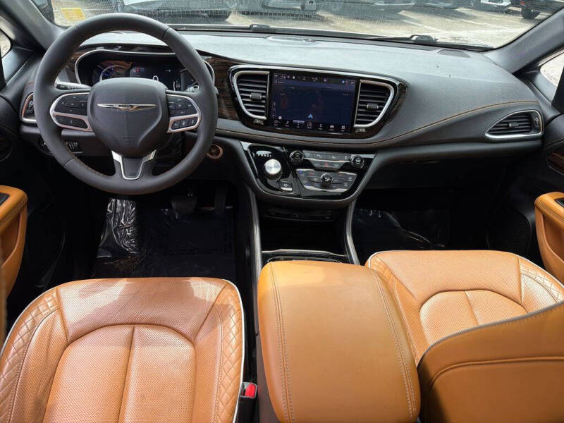 2023 Chrysler Pacifica Plug-In Hybrid Pinnacle