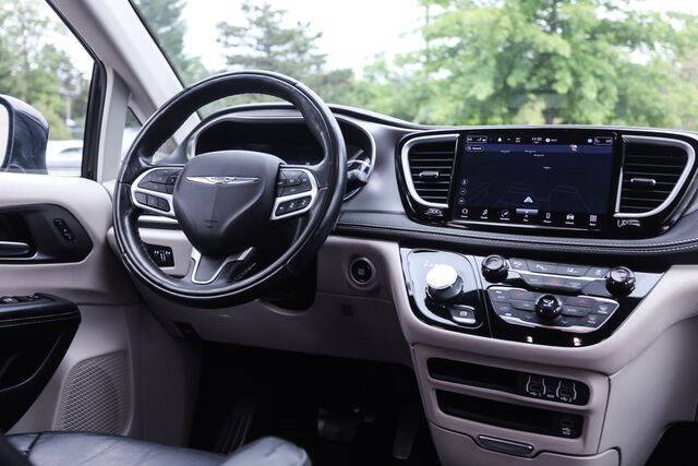 2022 Chrysler Pacifica Hybrid Touring L