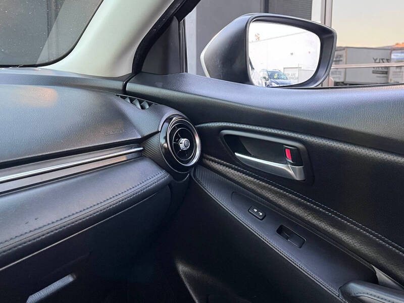 2019 Toyota Yaris XLE