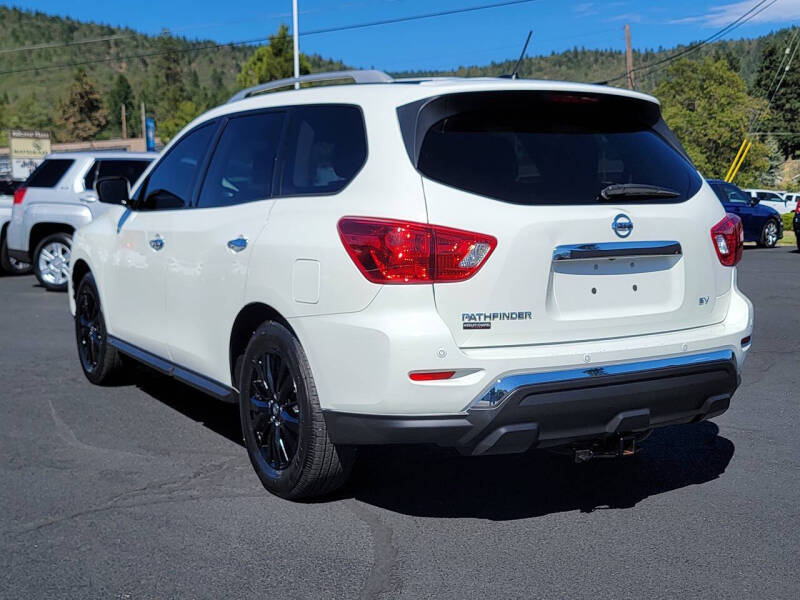 2017 Nissan Pathfinder SV
