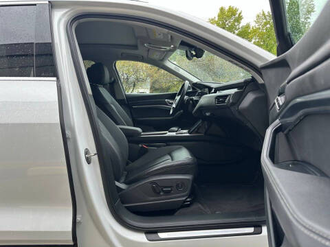 2024 Audi Q8 e-tron quattro Premium Plus