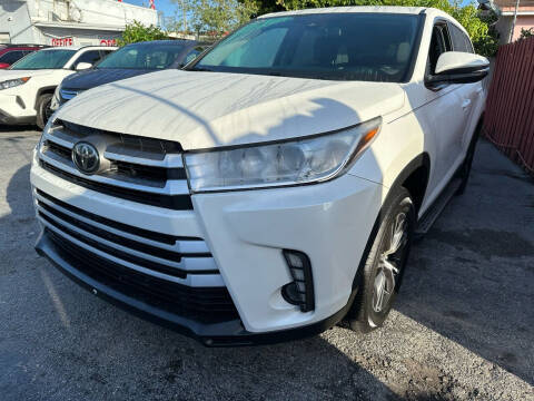 2019 Toyota Highlander for sale at Molina Auto Sales in Hialeah FL