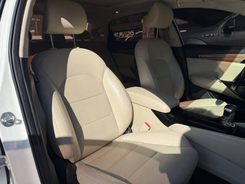 2017 Kia Cadenza Premium