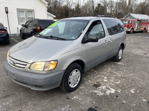 2003 Toyota Sienna LE