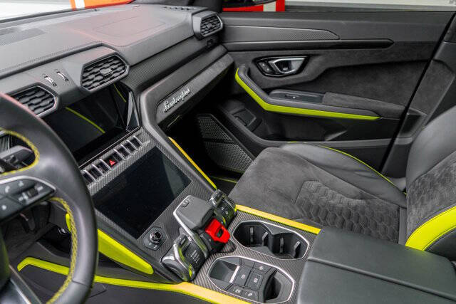 2021 Lamborghini Urus 21