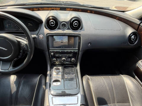 2016 Jaguar XJ R-Sport