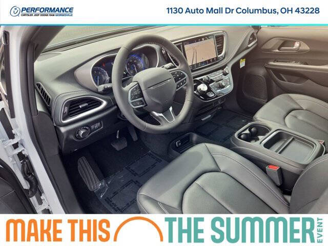 2027 Chrysler Pacifica Select