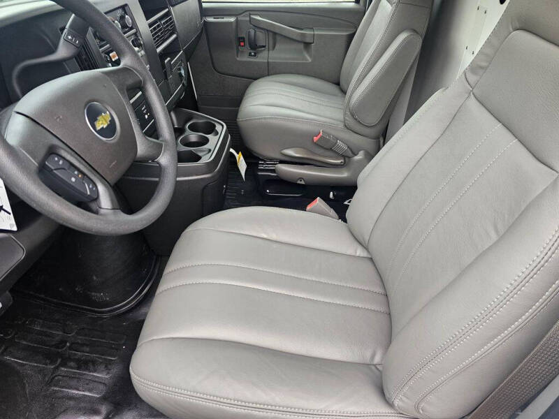 2025 Chevrolet Express 2500