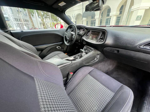 2015 Dodge Challenger SXT