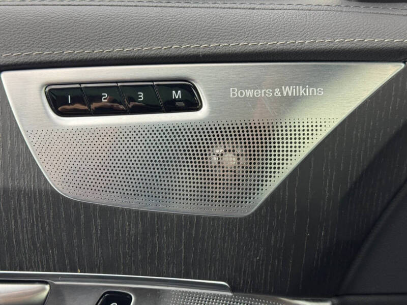 2023 Volvo XC90 Recharge T8 Ultimate Dark Theme