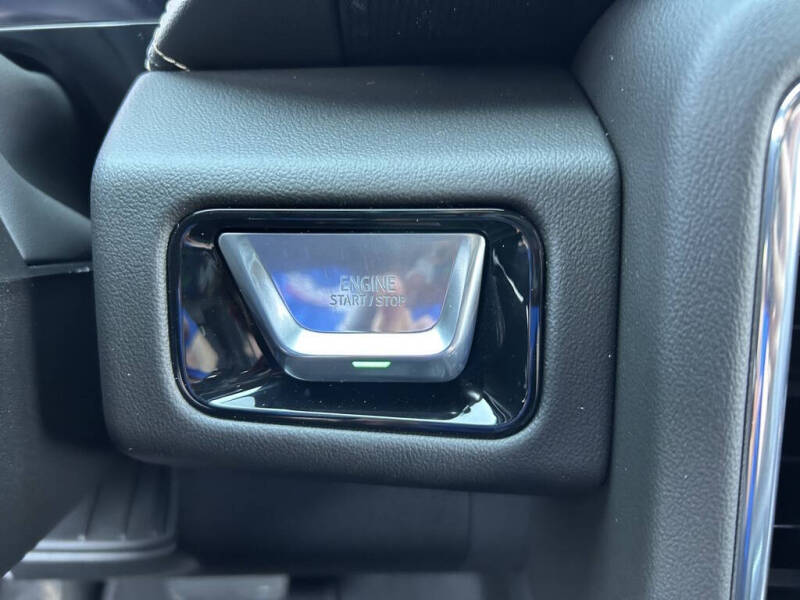 2025 GMC Yukon Elevation