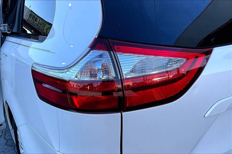 2017 Toyota Sienna XLE 8-Passenger