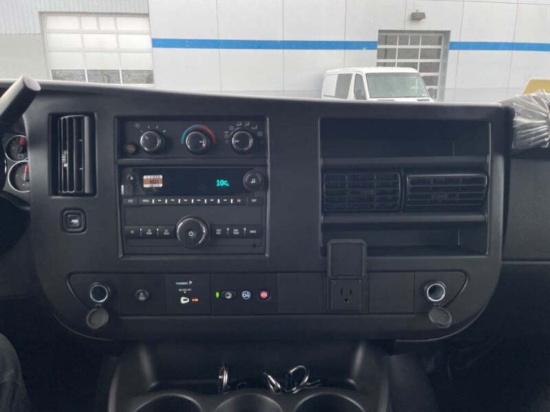 2025 Chevrolet Express 2500