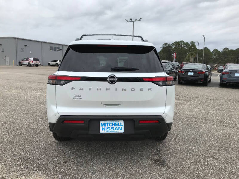 2025 Nissan Pathfinder SV