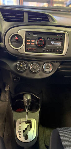 2012 Toyota Yaris 5-Door SE