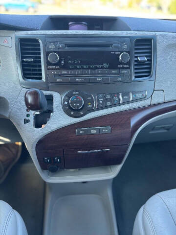 2014 Toyota Sienna XLE 8-Passenger