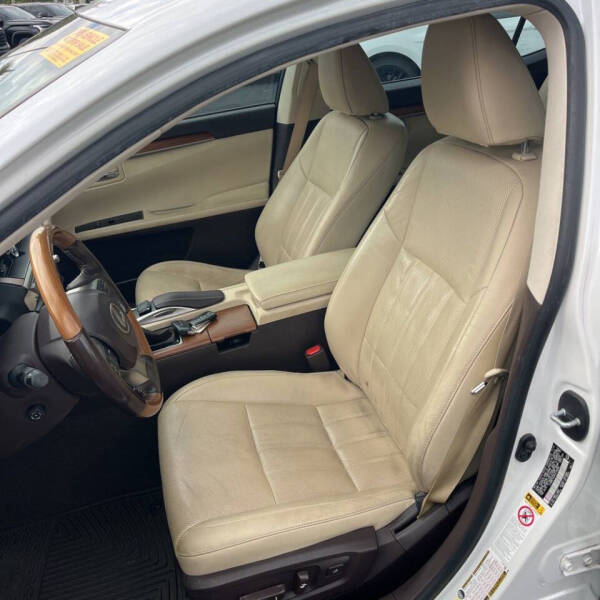 2017 Lexus ES 300h