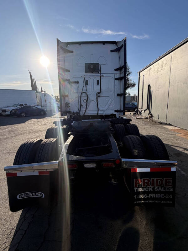 2022 Freightliner Cascadia