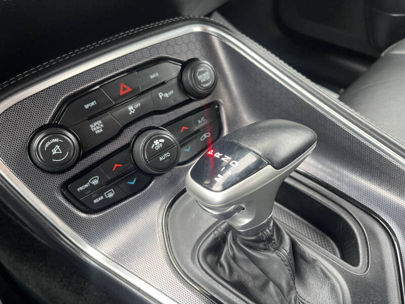 2015 Dodge Challenger SXT Plus