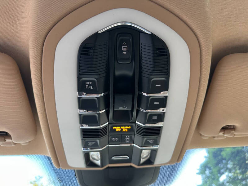 2014 Porsche Cayenne Platinum