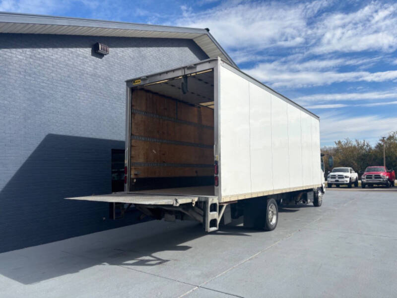 2017 Isuzu NRR 24FT Box Van