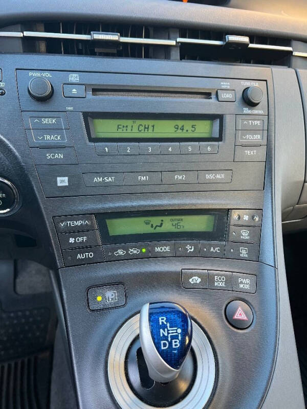 2010 Toyota Prius III