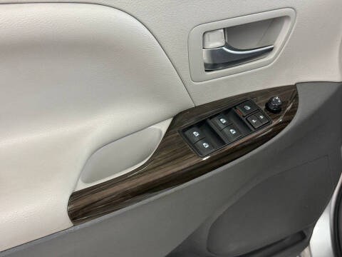 2020 Toyota Sienna XLE Premium 8-Passenger
