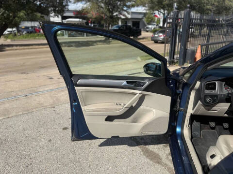 2017 Volkswagen Golf TSI Wolfsburg Edition