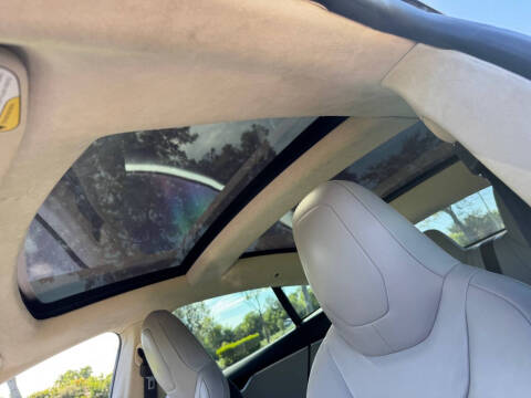 2015 Tesla Model S 85D