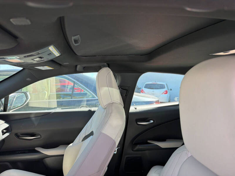 2025 Lexus UX 300h