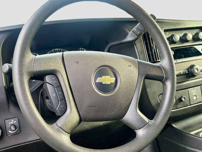 2025 Chevrolet Express 2500