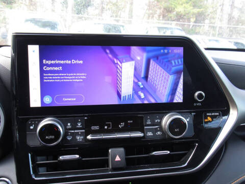 2023 Toyota Highlander Hybrid Bronze Edition