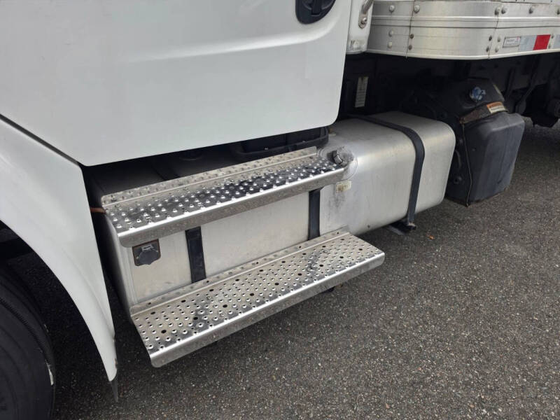 2018 Freightliner M2 106