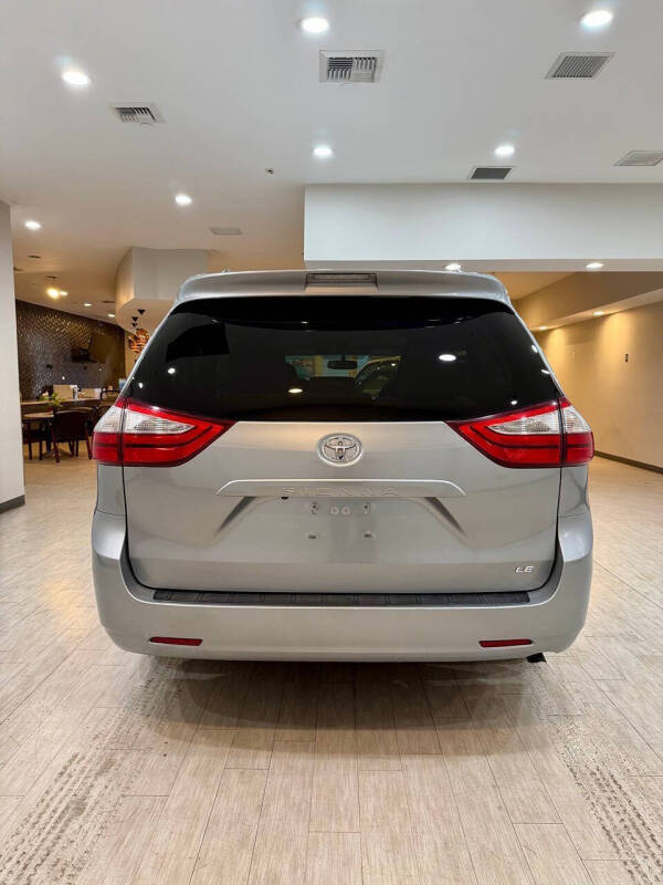 2017 Toyota Sienna LE 8-Passenger