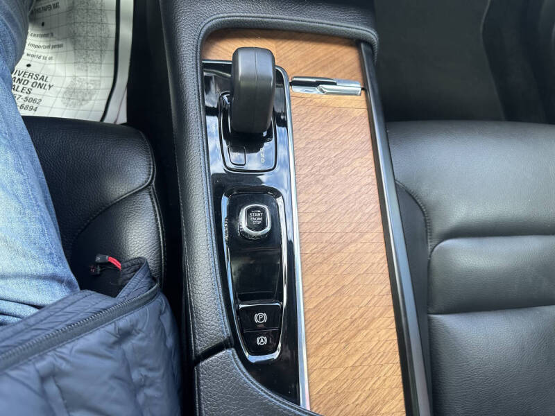 2022 Volvo S90 B6 Momentum