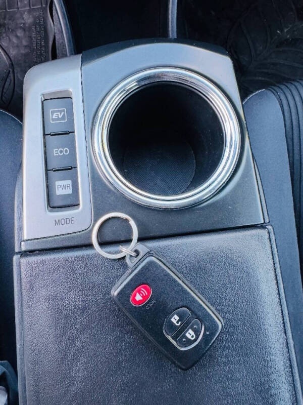 2015 Toyota Prius v Four