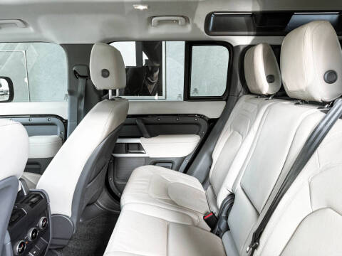 2023 Land Rover Defender 110 SE